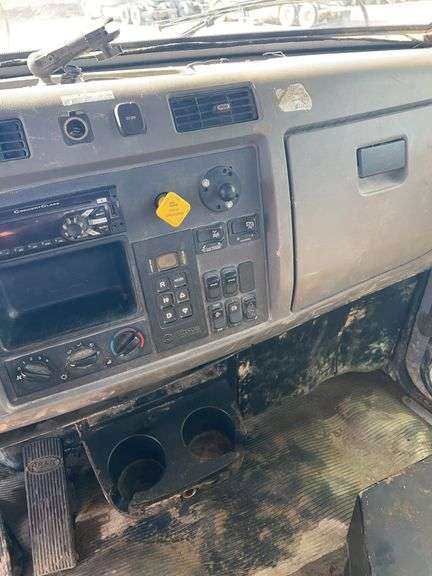 2018 Peterbilt PB348 showing 43,073 mi, 6,155 hrs - runs