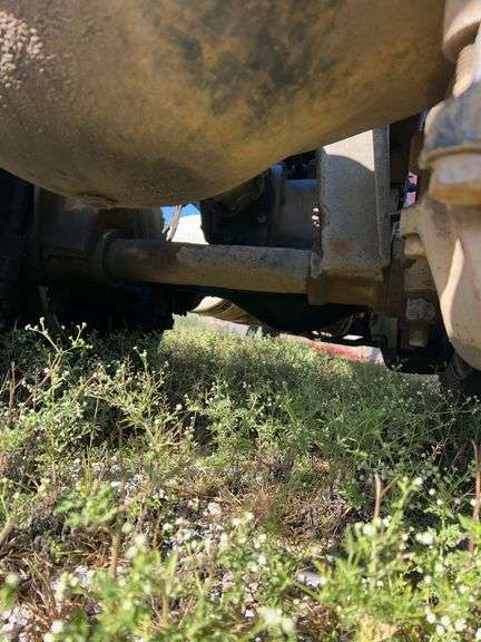 2012 Mack CHU613 showing 33,805 mi, 13,042 hrs -