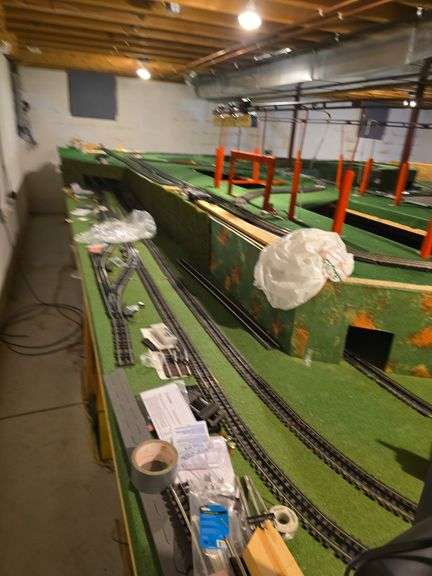 LARGE DOUBLE DECK TRAIN LAYOUT WITH ATTACHED TRACKS AND ACCESSORIES ...