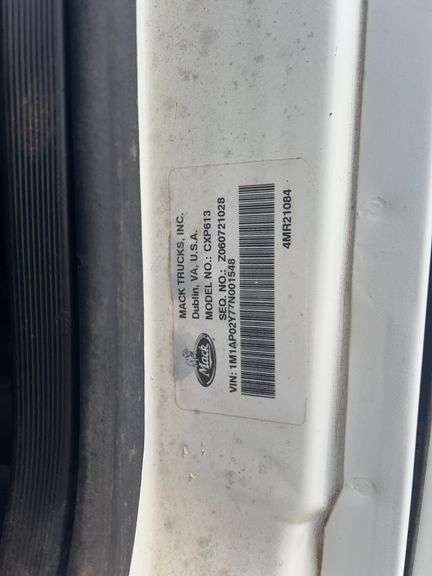 2007 Mack CXP613 showing 551,127 mi, 17,645 hrs - doesn't run