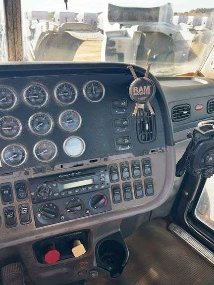 2012 Peterbilt 388 showing 48,817 mi, 9,224 hrs - runs