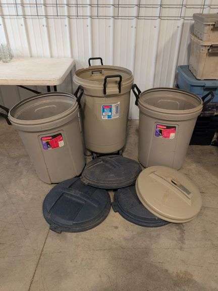 (3) Rubbermaid trash barrels with (4) non-matching lids