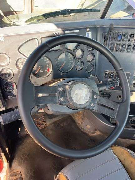 2011 Mack CHU613 showing 39,348 mi, 16,109 hrs- runs