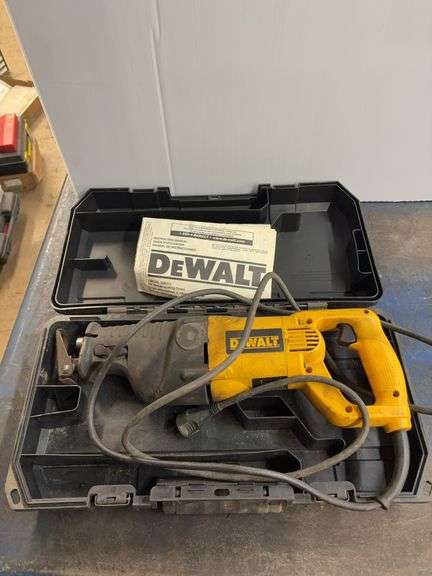 DeWalt reciprocating saw w/ case