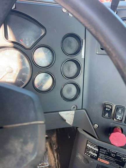 2008 Mack CHU613 showing 61,140 mi, 9,011 hrs- runs