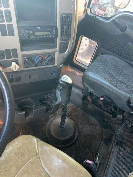2008 Mack CXU613 showing 559,053 mi, 14,786 hrs- runs