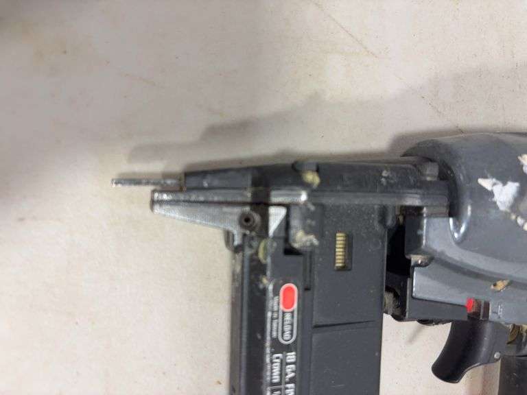 Senco SLS18Mg 18 GA finish nailer - works