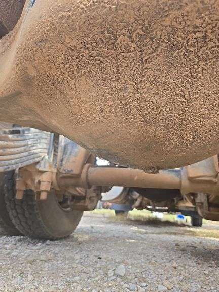 2015 Mack CHU613 showing 43,870 mi, 6,916 hrs - runs