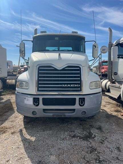 2012 Mack CXU613 showing 223,803 mi, 9,120 hrs - runs
