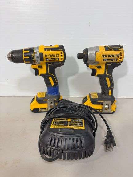 DeWalt cordless drill driver and impact driver w/ battery charger - works