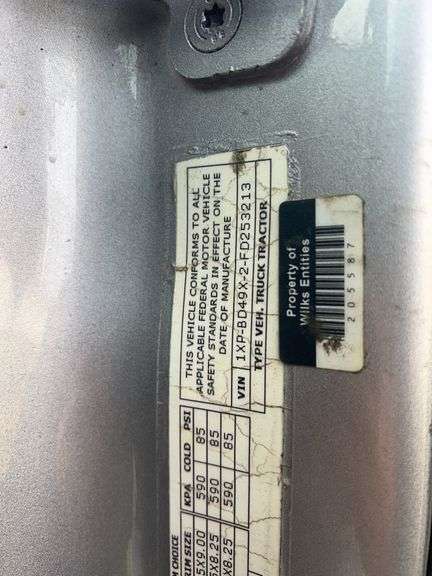 2015 Peterbilt 579 showing 465,411 mi, 24,008 hrs- runs