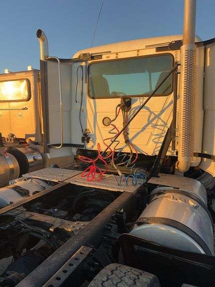 2012 Mack CXU613 showing 719,588 mi, hrs unknown- doesn't run