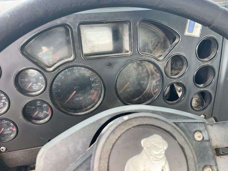 2008 Mack CHU613 showing 42,924 mi, 9,374 hrs- runs