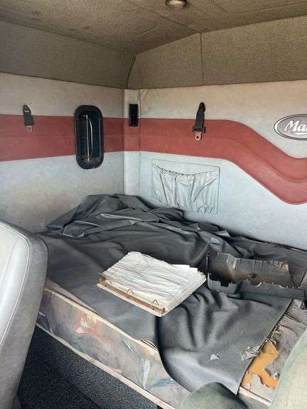 2007 Mack CXP613 showing 551,127 mi, 17,645 hrs - doesn't run