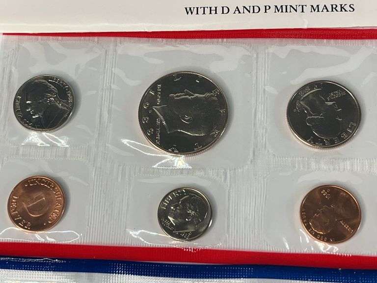 (2) 1988 and 1989 Uncirculated Mint Set