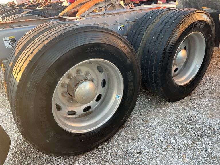 2015 Peterbilt 389 showing 53,258 mi, 8,978 hrs- runs