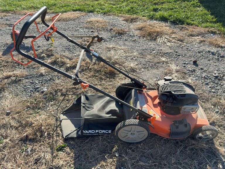 Yardforce push lawn mower w/ grass basket