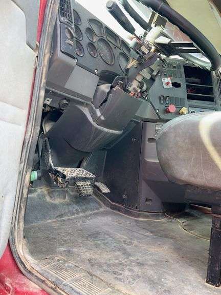 2008 Mack CHU613 showing 30,854 mi, 8,034 hrs - doesn't run