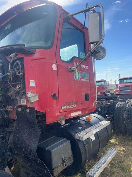 2008 Mack CHU613 showing 58,778 mi, 14,600 hrs - runs