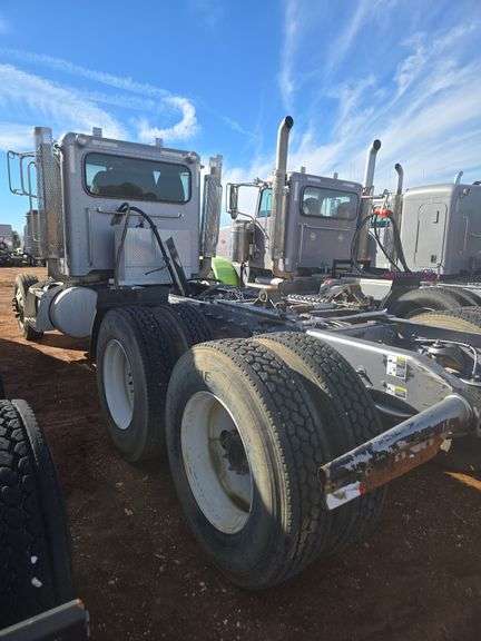 2014 Peterbilt miles & hrs unknown - doesn't run