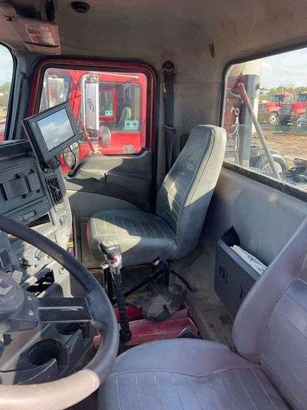 2008 Mack CHU613 showing 75,752 mi, 10,208 hrs- runs