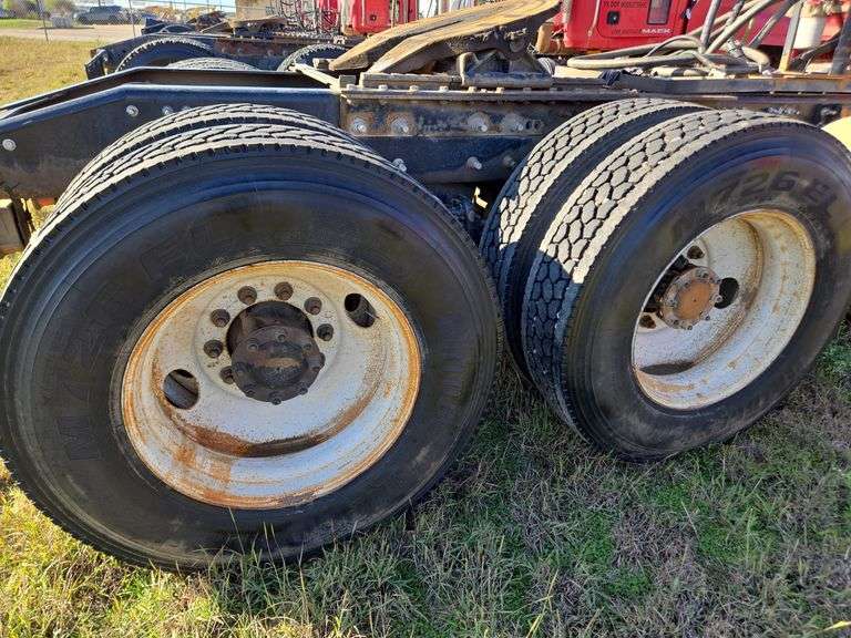 2013 Mack CHU613 showing 119,268 mi, 8,805 hrs- runs