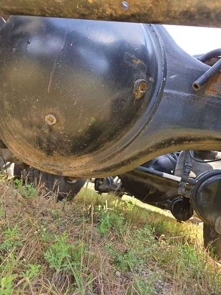 2013 Mack CXU613 showing 376,107 mi, 8,830 hrs - doesn’t run