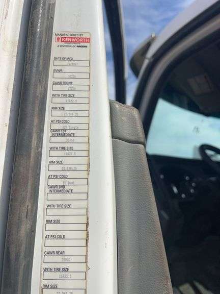 2018 Kenworth T880 showing 26,719 mi, hrs unknown - doesn't run