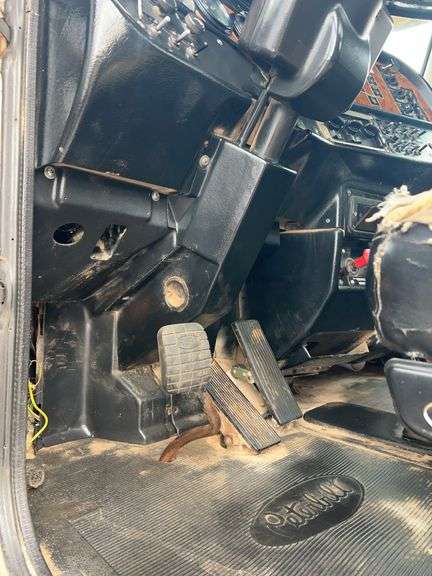 2002 Peterbilt Winch Truck 379 showing 6,294mi, hrs unkown- runs