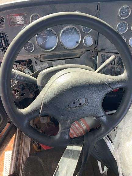 2012 Peterbilt 388 showing 30,080 mi, 7,495 hrs - doesn't run