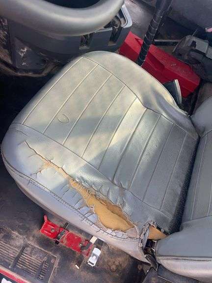 2011 Mack CHU613 showing 38,136 mi, hrs unknown- doesn't run