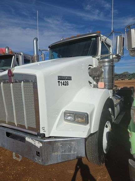 2019 Kenworth T8 showing 13,248 mi, 2,512 hrs - runs