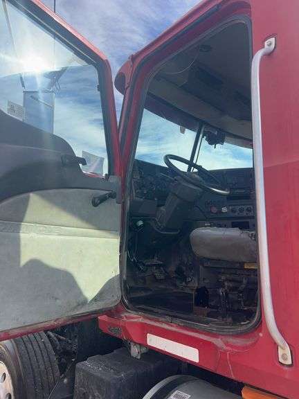 2008 Mack CHU613 showing 46,410 mi, 11,397 hrs- runs