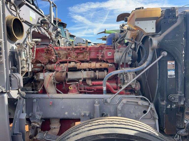 2014 Peterbilt 388 showing 425,273 mi, hrs unknown - doesn't run