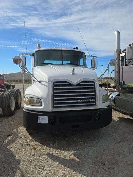 2012 Mack CXU613 showing 719,588 mi, hrs unknown- doesn't run
