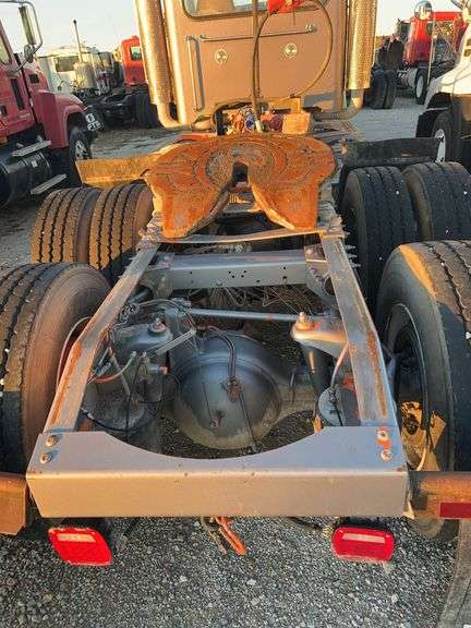 2015 Peterbilt 389 showing 53,258 mi, 8,978 hrs- runs