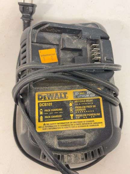 DeWalt cordless impact driver & cordless drill driver w/ battery charger - works
