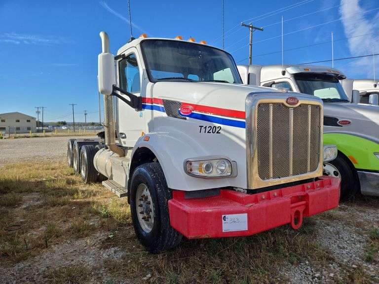 2014 Peterbilt 567 showing 44,798 mi, 5,118 hrs- runs