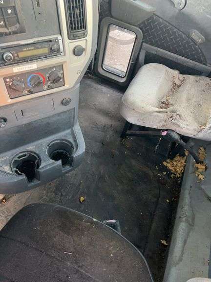 2012 Mack CXU613 showing 719,588 mi, hrs unknown- doesn't run