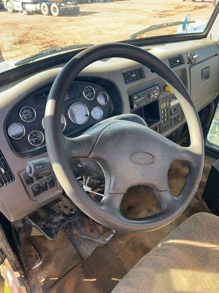 2018 Peterbilt PB348 showing 35,437 mi, 6,164 hrs - runs