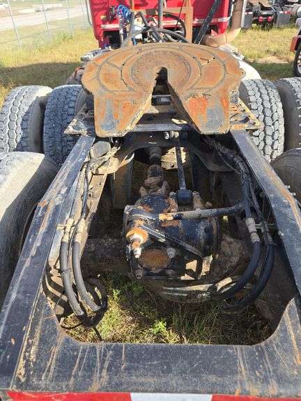 2012 Mack CHU613 showing 88,859 mi, 12,352 hrs - doesn't run