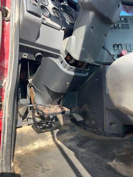 2008 Mack CHU613 showing 41,791 mi, 7,598 mi- doesn't run