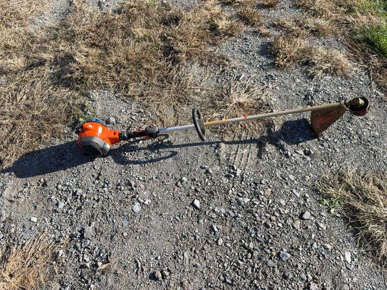 Husqvarna 130L Weedeater