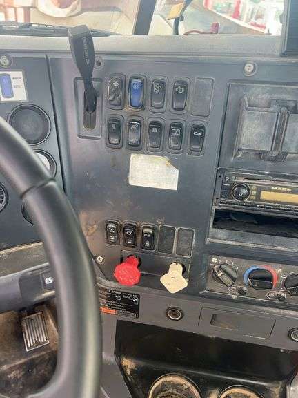 2011 Mack CHU613 showing 38,136 mi, hrs unknown- doesn't run