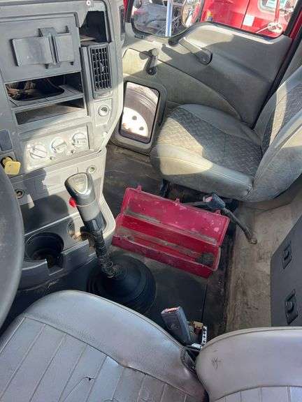 2008 Mack CHU613 showing 50,530 mi, 12,375 hrs- runs