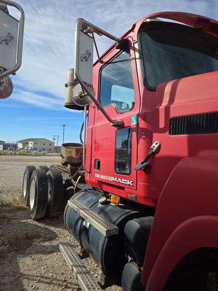2008 Mack CHU613 showing 54,769 mi, 6,209 hrs- doesn't run