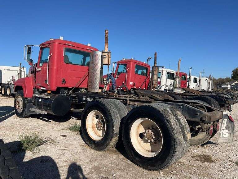 2008 Mack CHU613 showing 55,705 mi, 14,199 hrs- runs