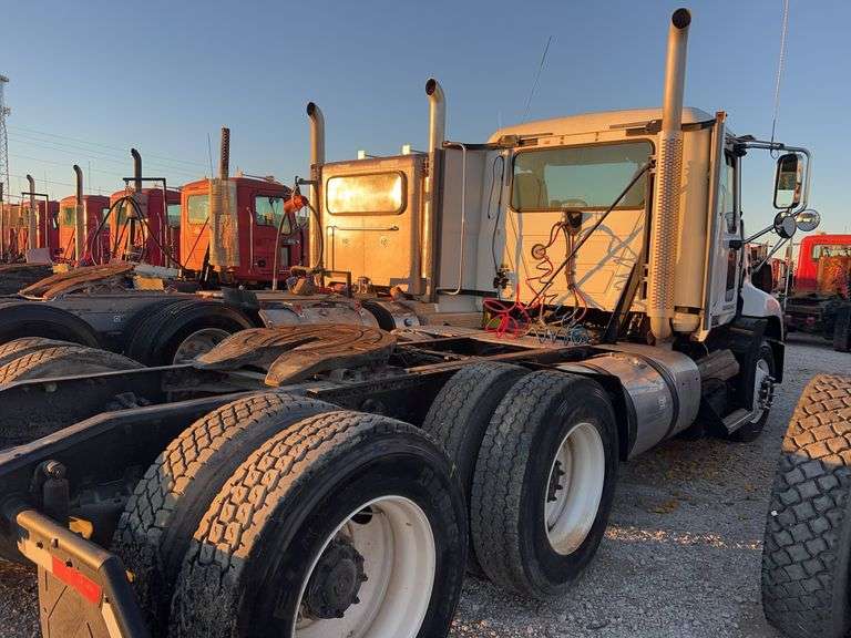 2012 Mack CXU613 showing 719,588 mi, hrs unknown- doesn't run