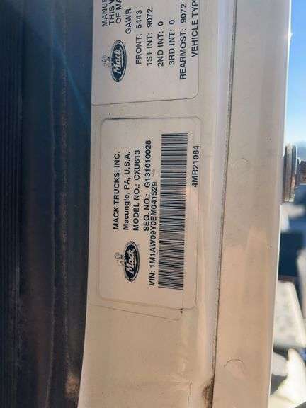 2014 Mack CXU613 showing 501,255 mi, hrs unknown- runs