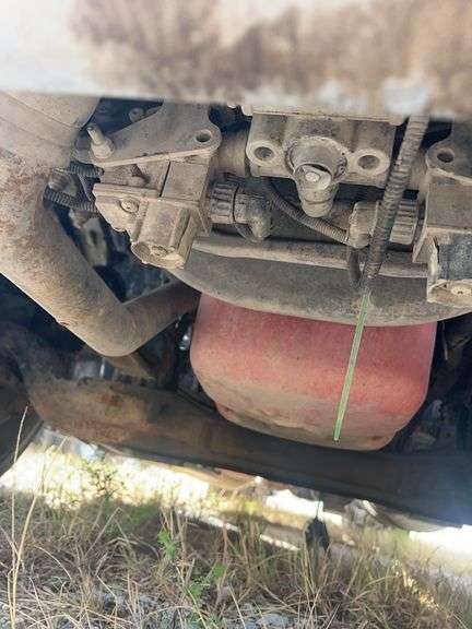 2015 Peterbilt 579 507,402 mi, hrs unknown- doesn't run